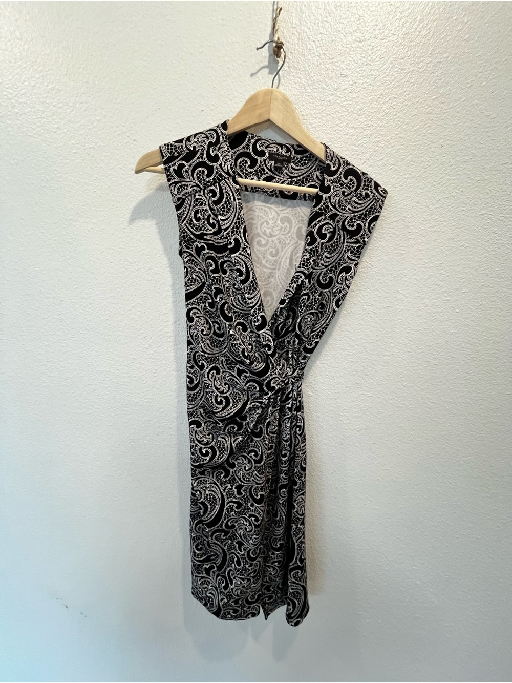 Ann Taylor Black & White Paisley Midi Dress wrinkle free travel dress - Picture 2 of 9